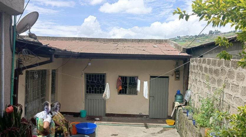 Ayer Tena (sami cafe) 275 m² L– shape House