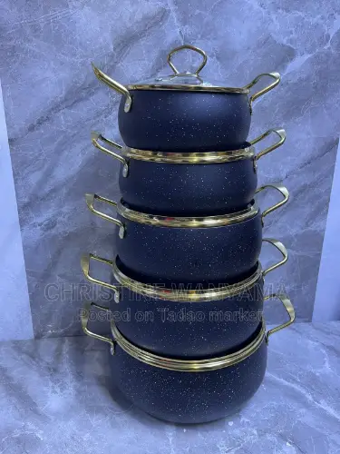 Non stick cooking pots