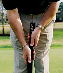 Enhance Your Putting Game with the Split Hands Putter from Macrogolf