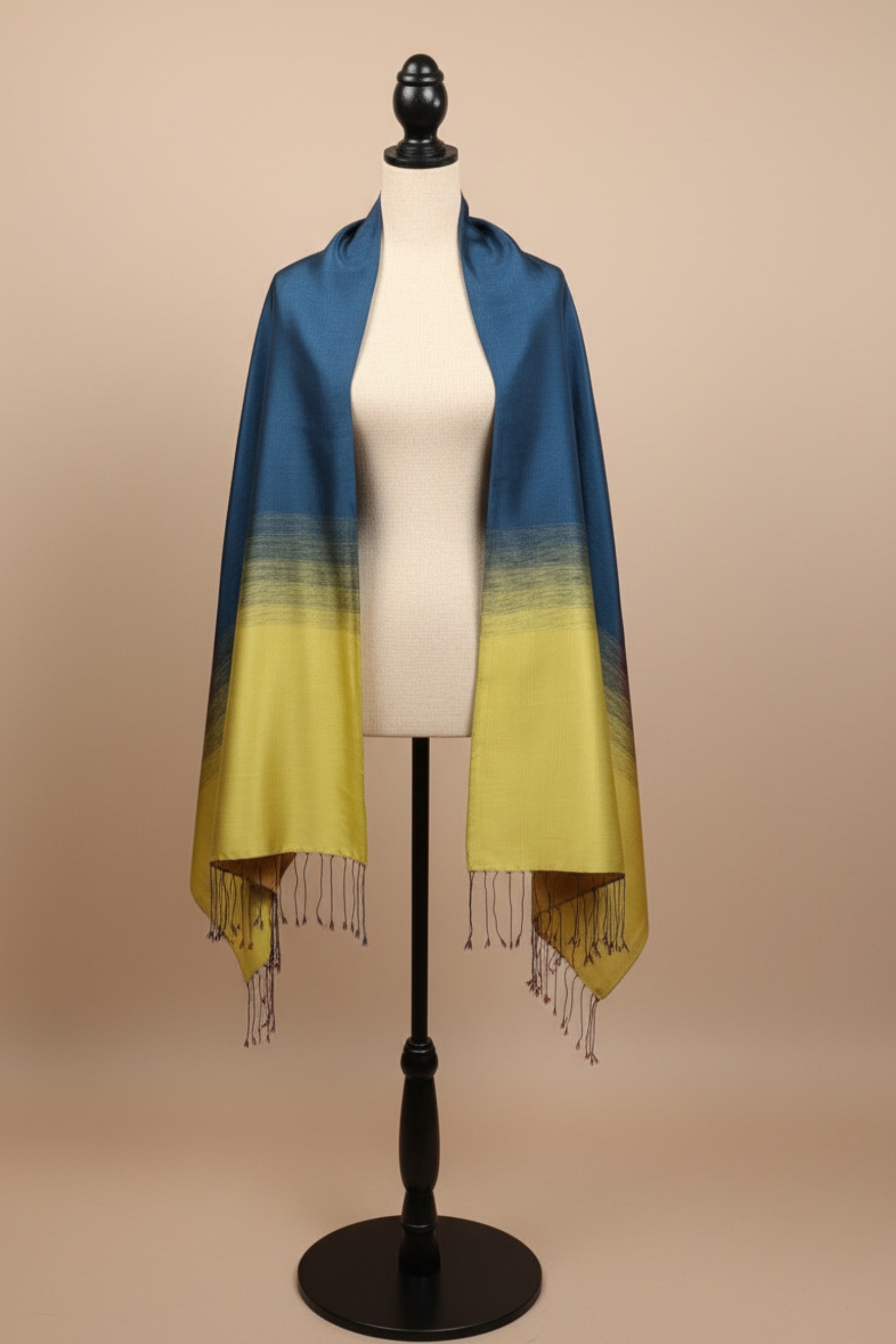 Sultana Blue–Gold Symphony - Image 4