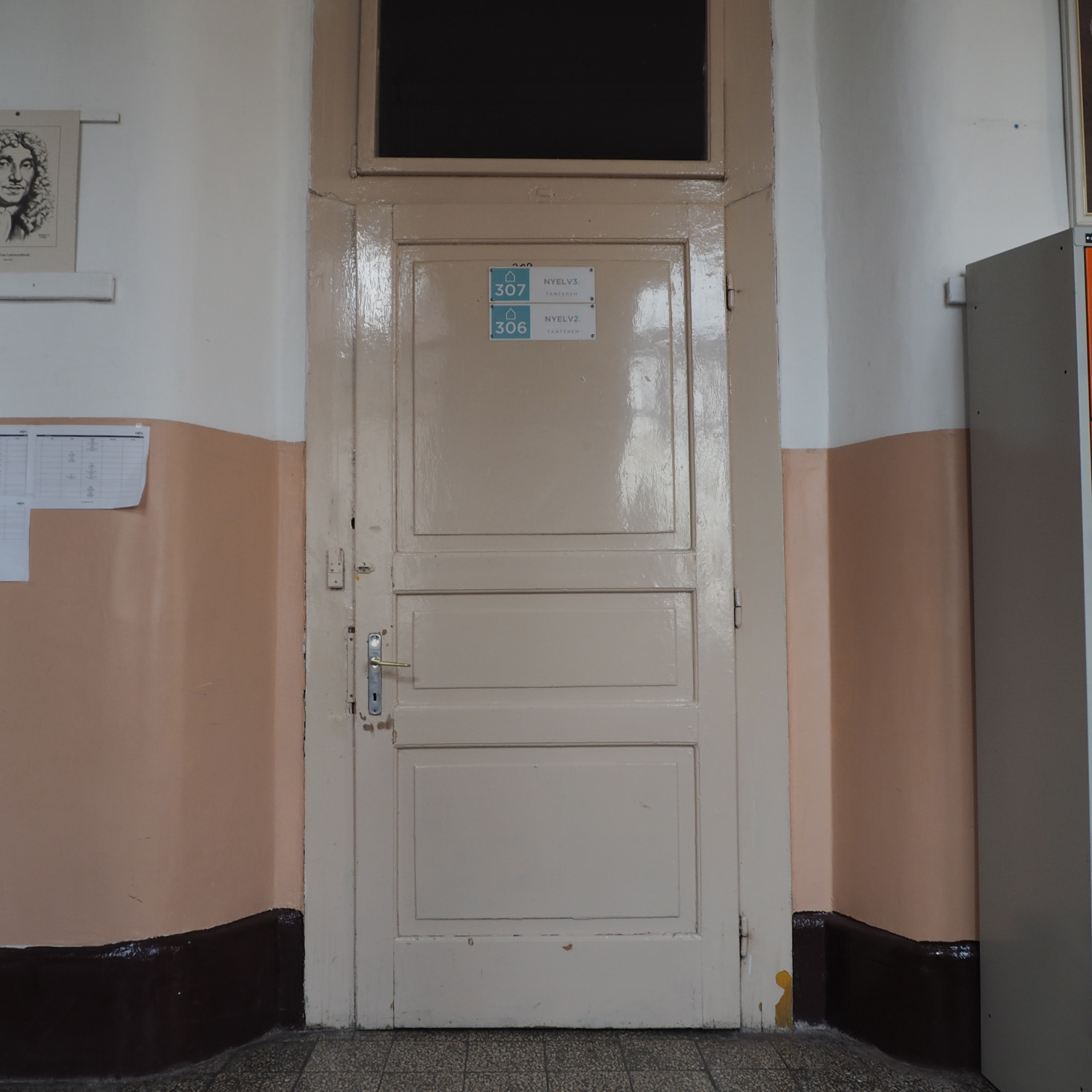 Ajtó 28