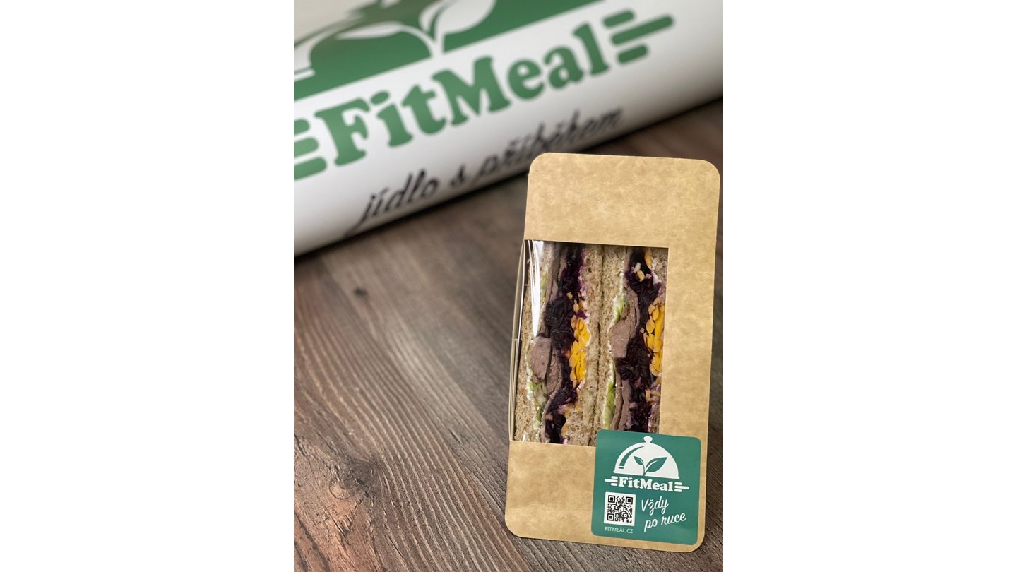 Sendvič trhané hovězí s brusinkovým zelím