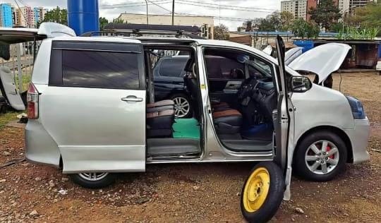 Toyota noah 2