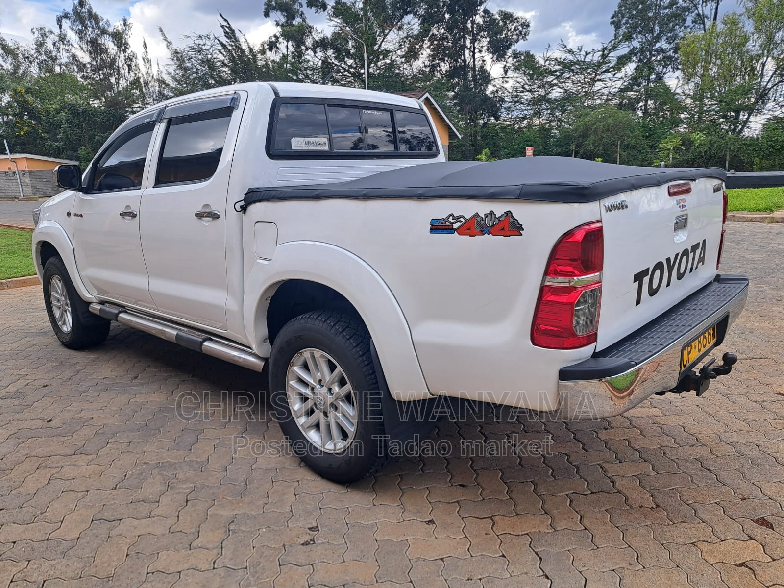 Toyota Hilux 2