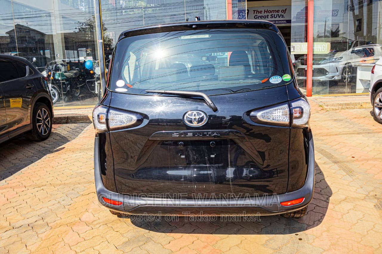 Toyota sienta 2