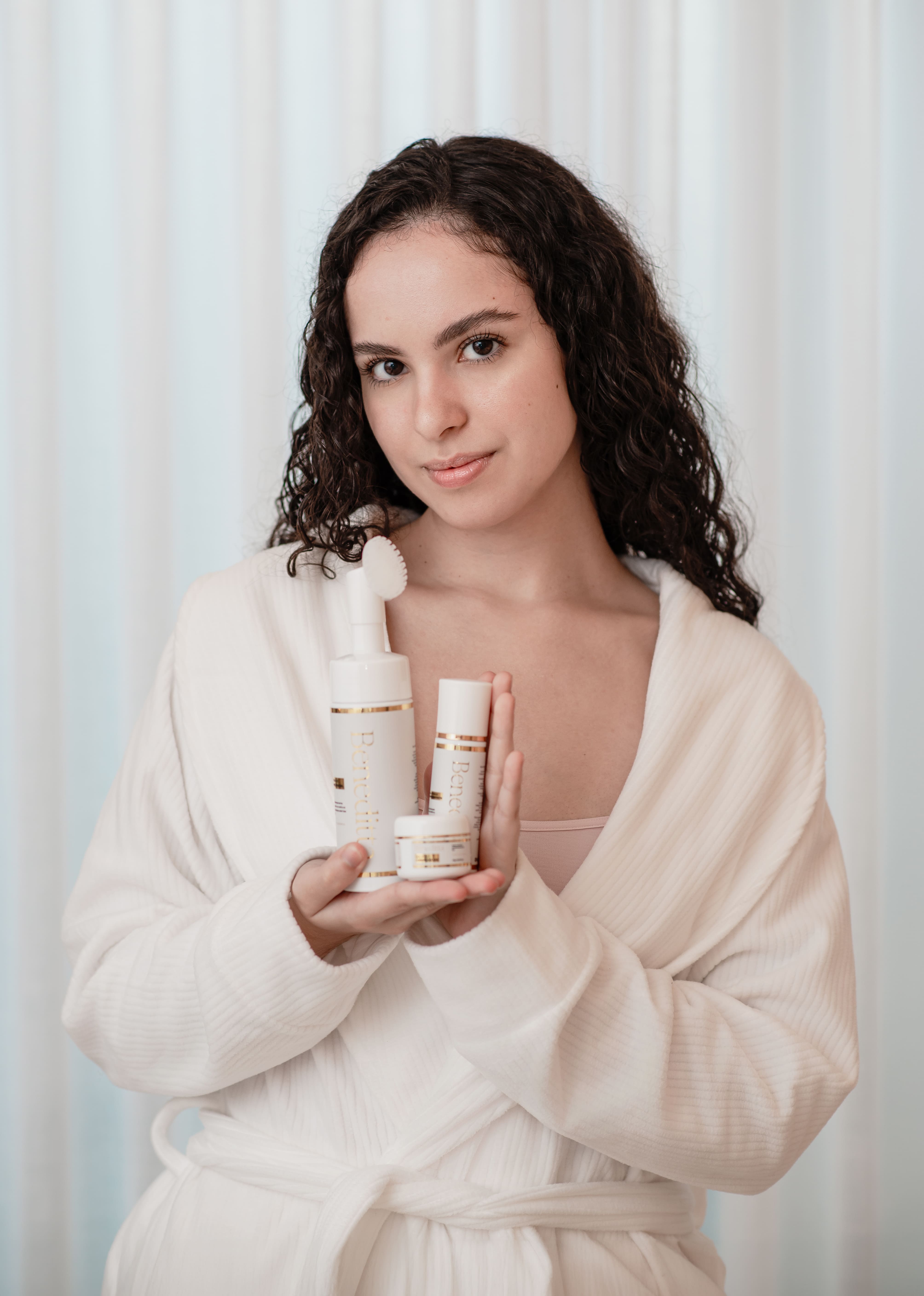 Beneditta Background