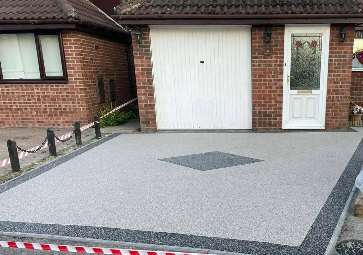 Permeable resin-bound driveway with diamond design and contrasting borders