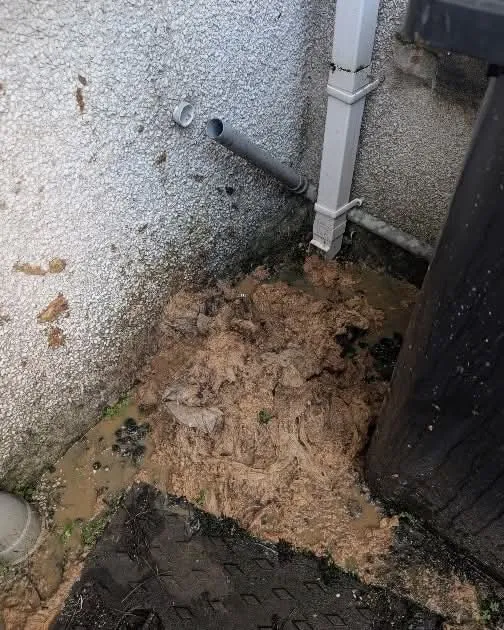 Blocked external drain overflowing.
