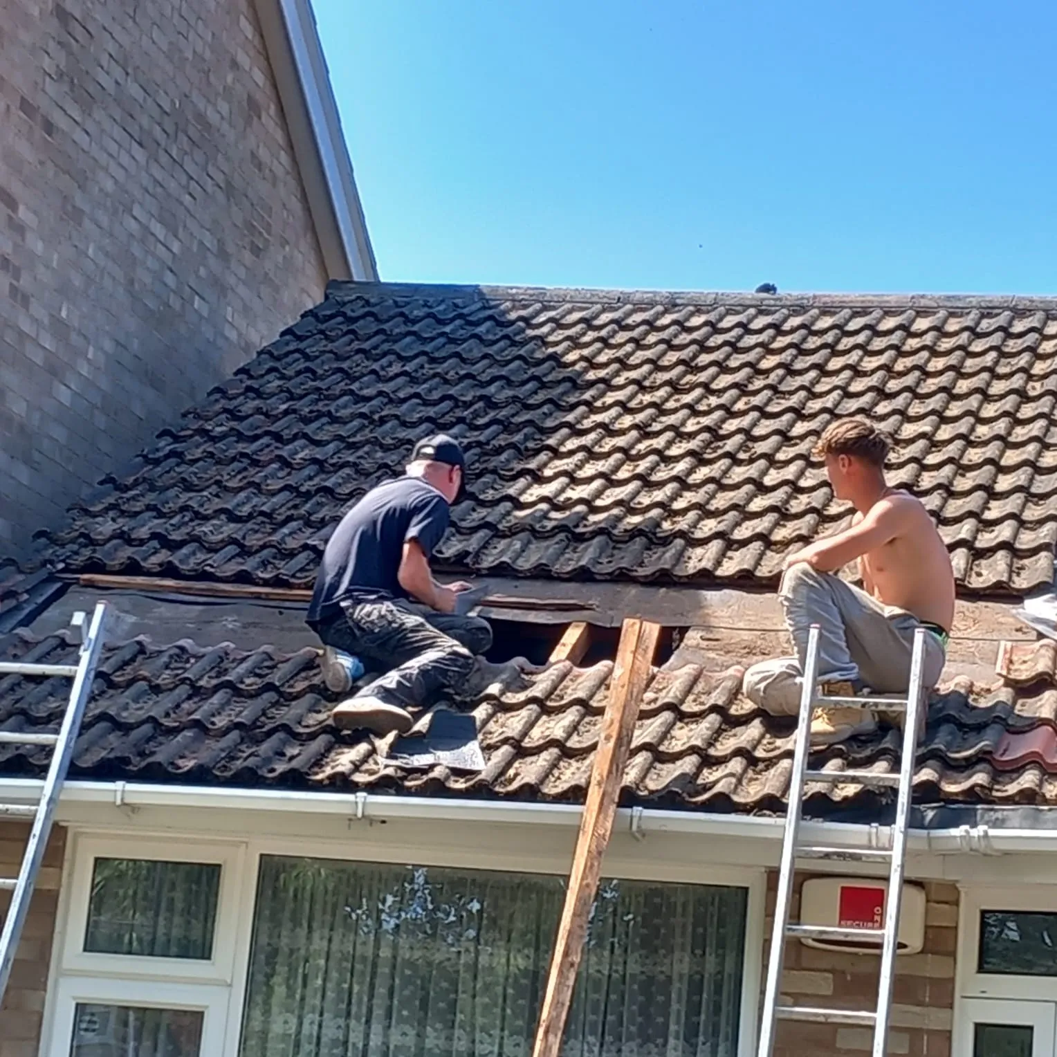 Professional roofers from 5 Star Roofing Leicester performing tiled roof repair and replacement on a Leicestershire residential property.