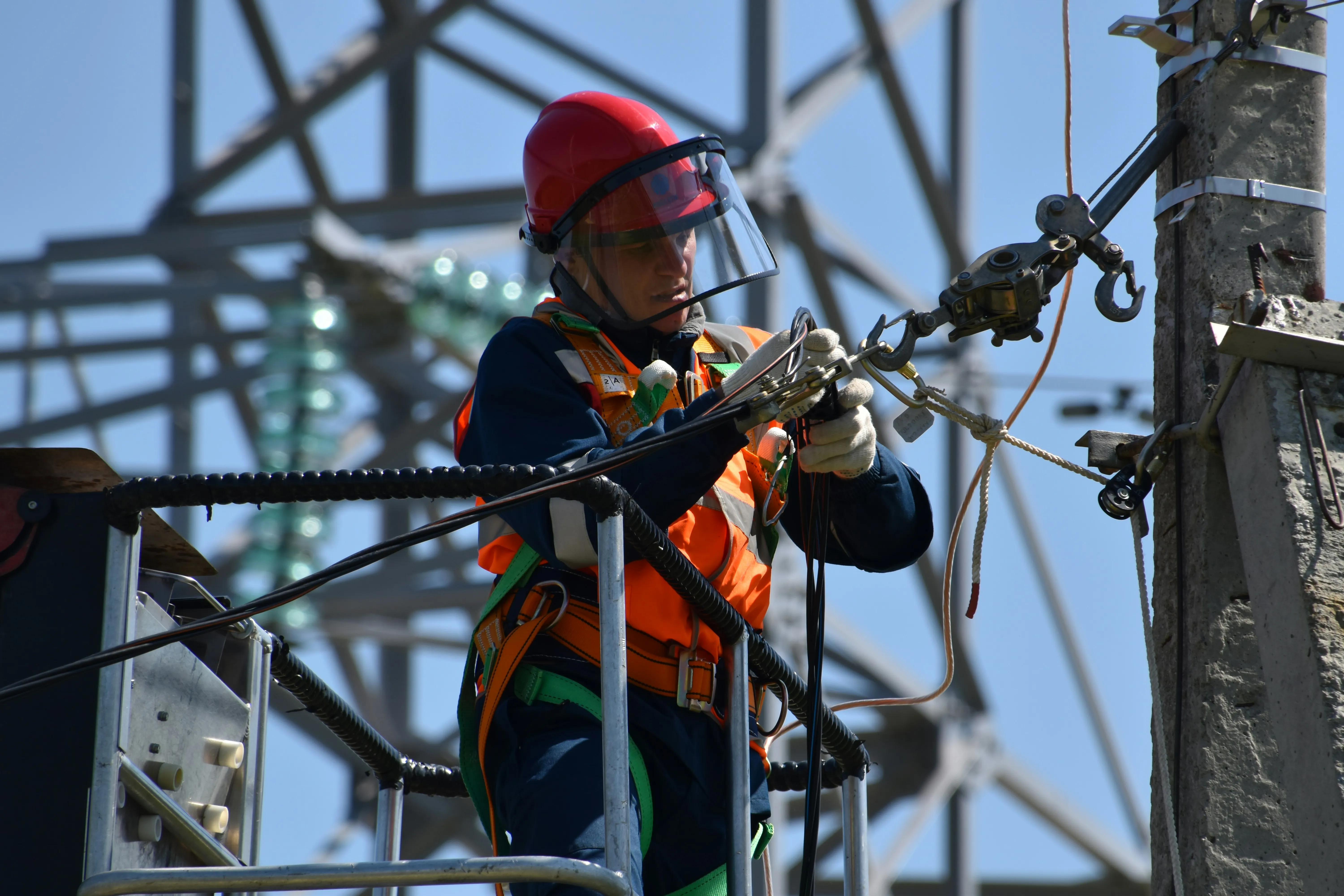 Industrial Electrical Solutions service by 