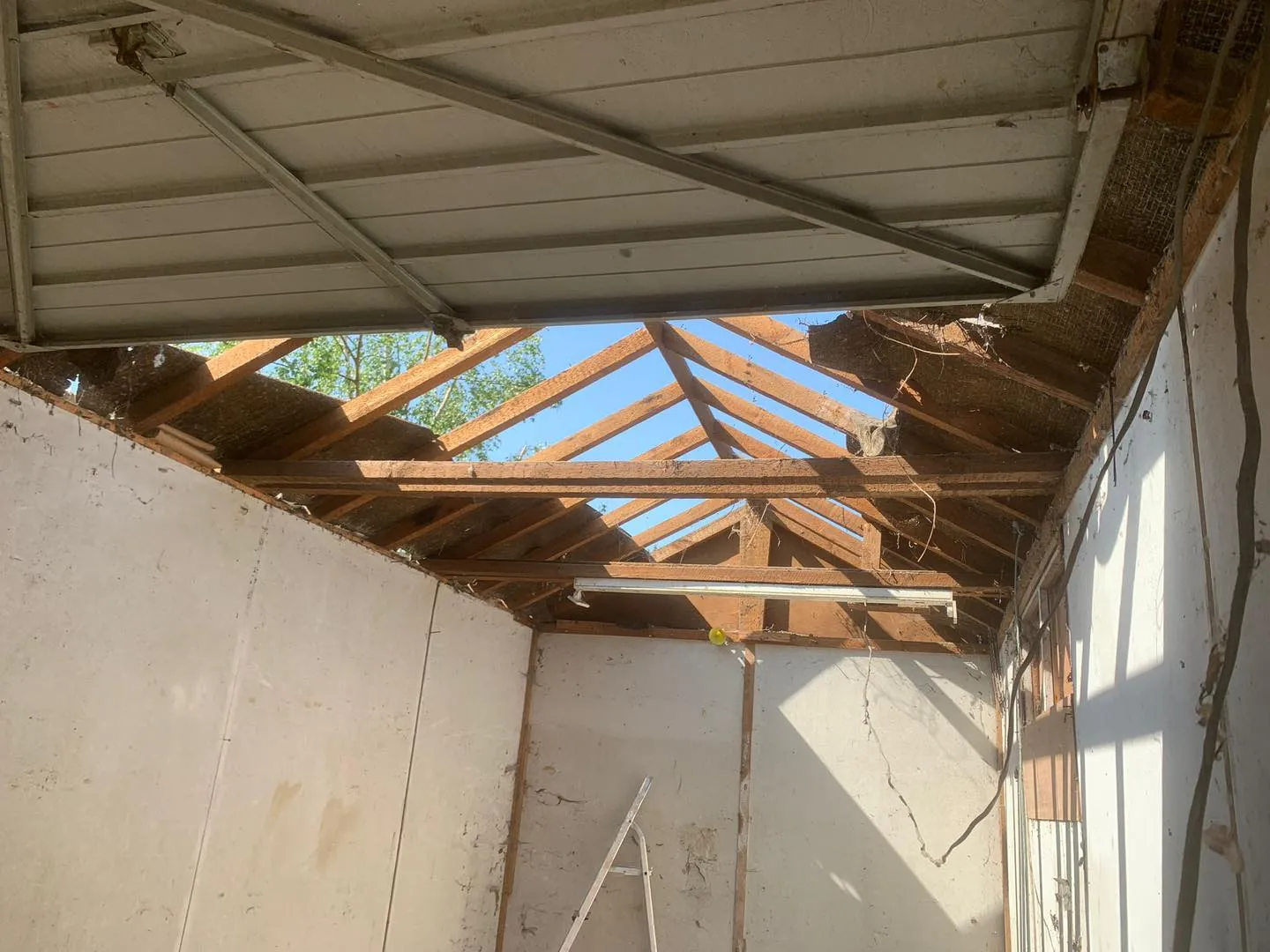 Asbestos Roof Removal project by Roars Services