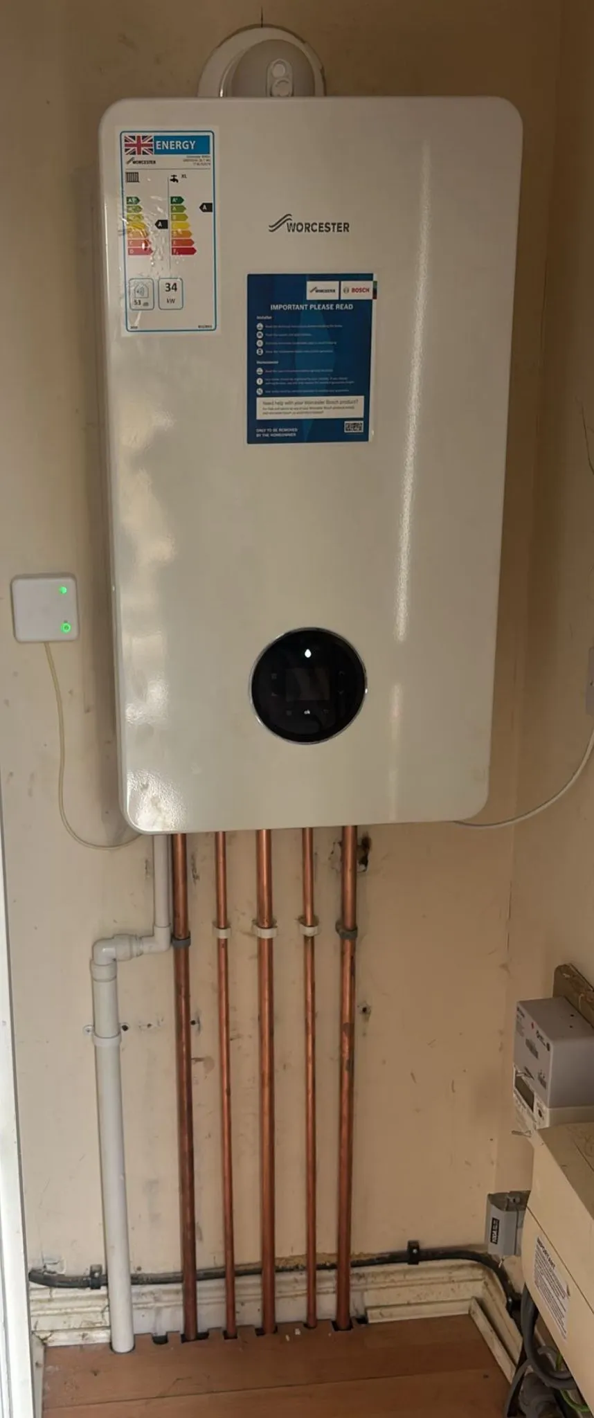 Worcester Bosch boiler and heating installation by a qualified engineer.