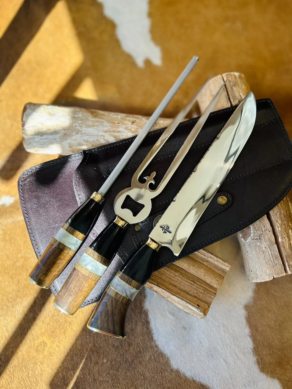 Tri Conjunto Artesanal Valgran Linea Premium - Cuchillo Asado Punta Ancha + Tenedor con Abridor de Botella + Chaira