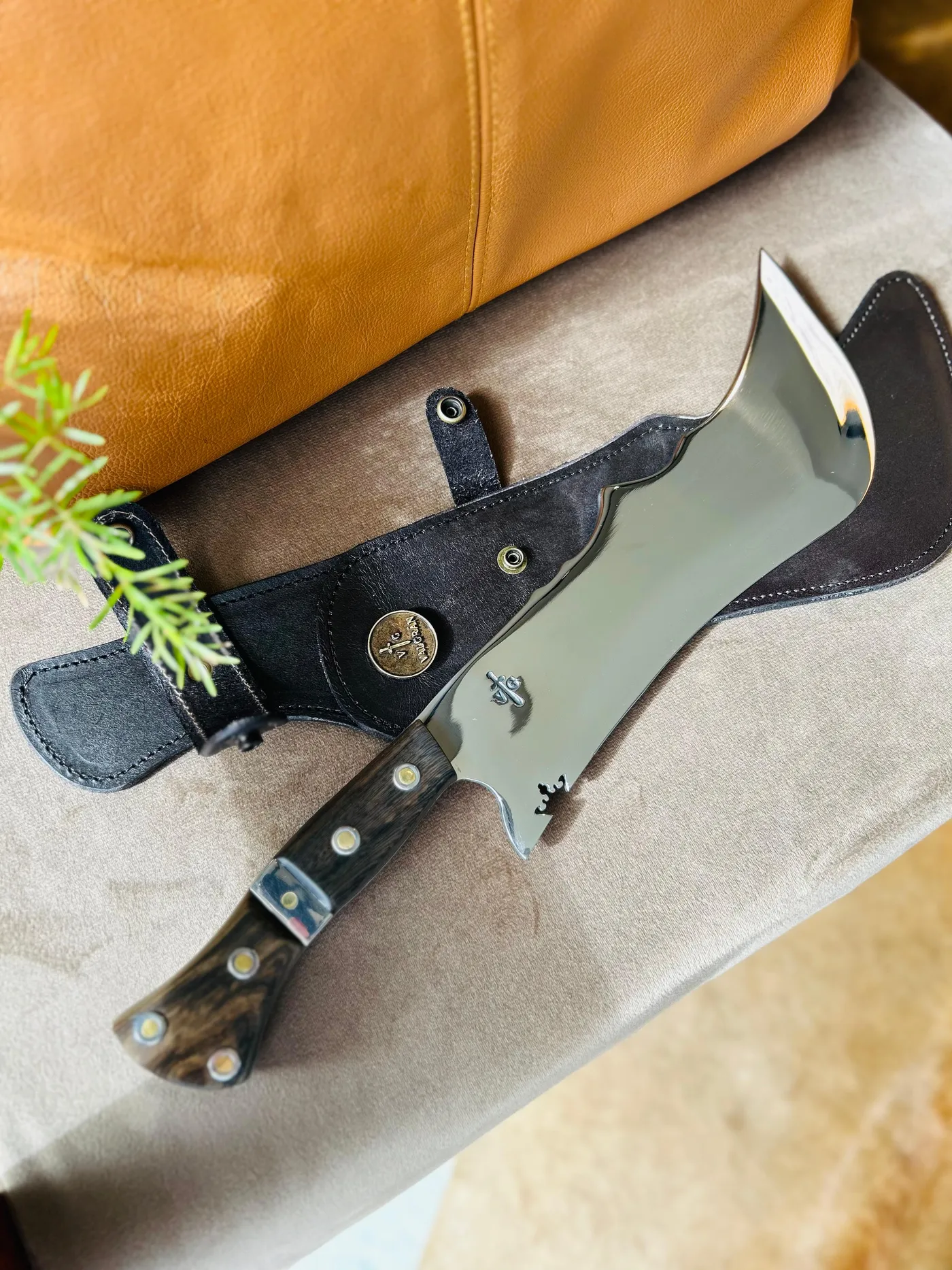Cuchillo Artesanal Valgran Tactico Rino 5mm 10'' con Mango Decorado