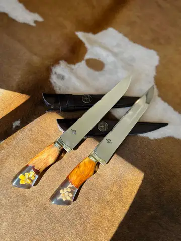 Cuchillo Artesanal Valgran - Linea Punta Ancha Mango Decorado c/ Pingente
