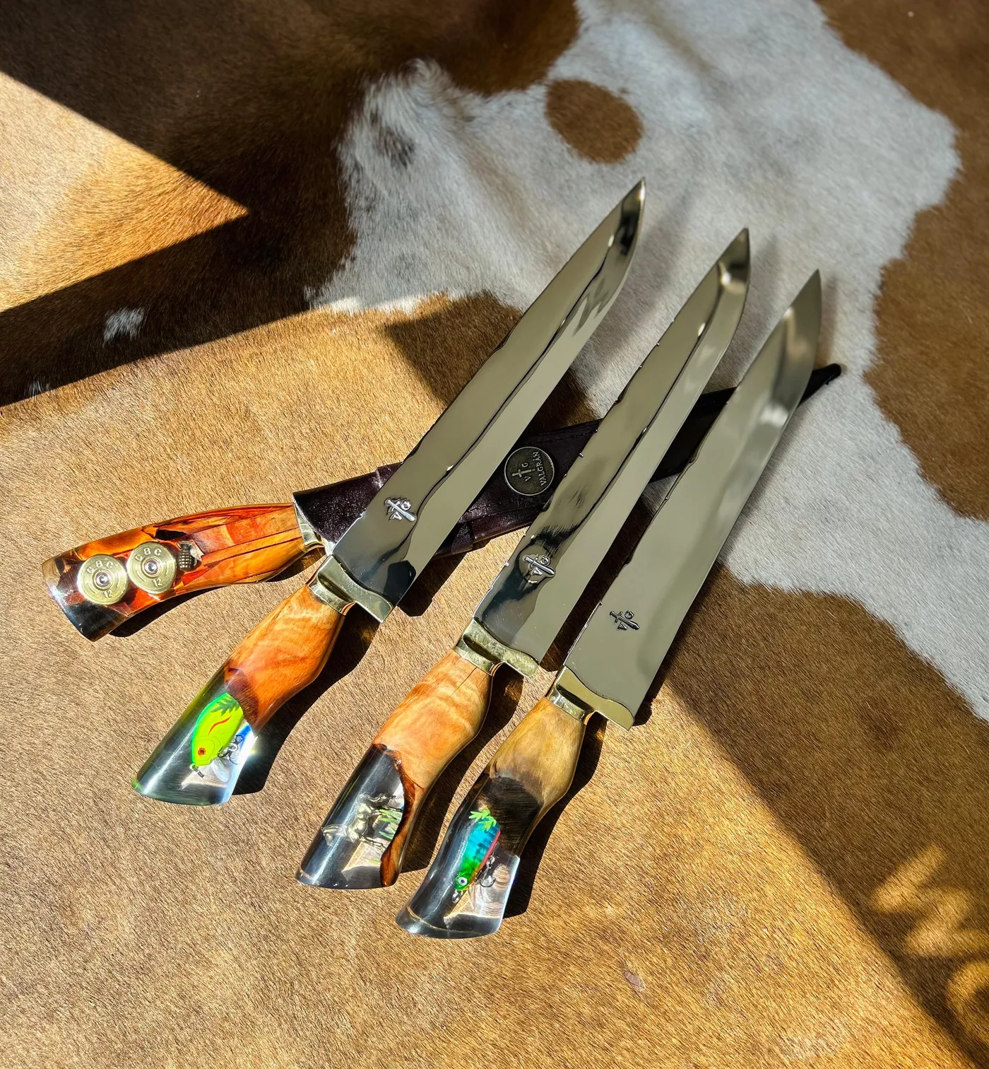 Cuchillo Artesanal Valgran - Linea Punta Ancha Mango Decorado c/ Pingente