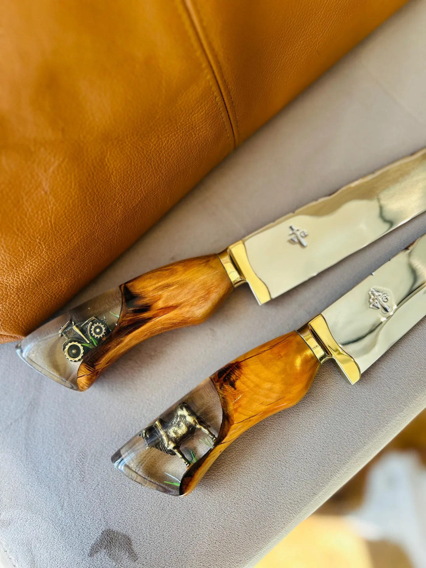 Cuchillo Artesanal Valgran - Linea Punta Ancha Mango Decorado c/ Pingente