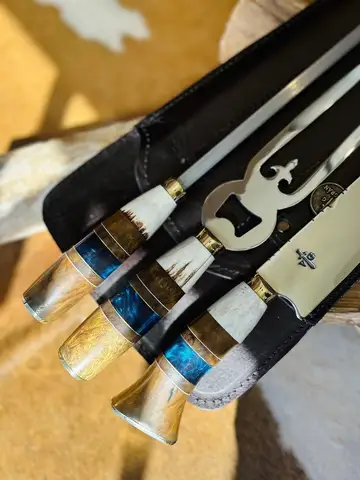 Tri Conjunto Artesanal Valgran Linea Premium - Cuchillo Asado Punta Ancha + Tenedor con Abridor de Botella + Chaira