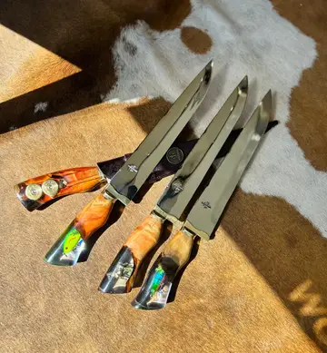 Cuchillo Artesanal Valgran - Linea Punta Ancha Mango Decorado c/ Pingente
