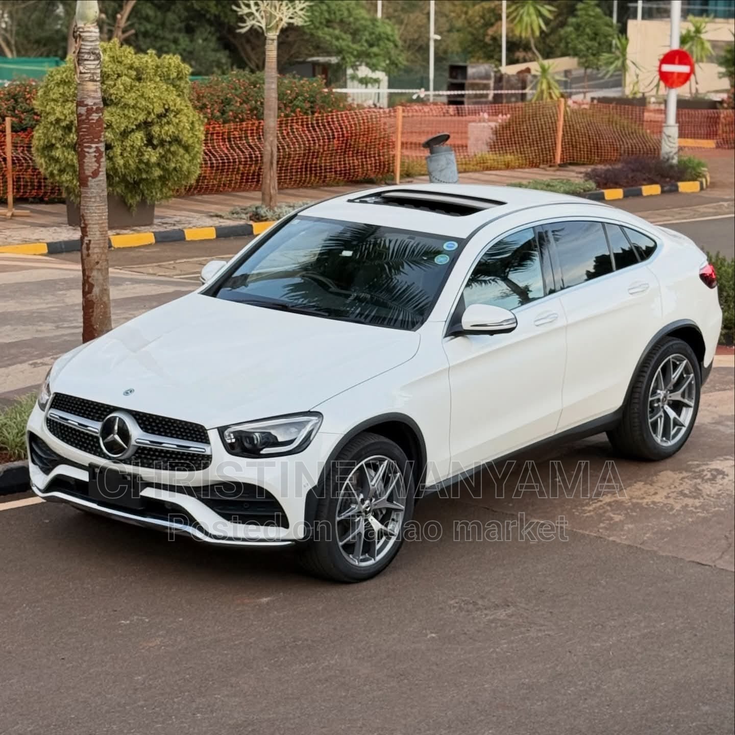 MERCEDES Benz GLC 300 2