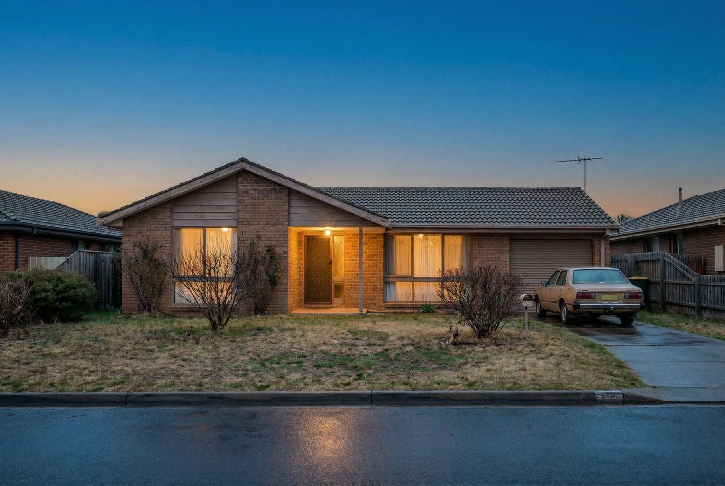 Property exterior with dusk twilight sky - Sky Replacement variant