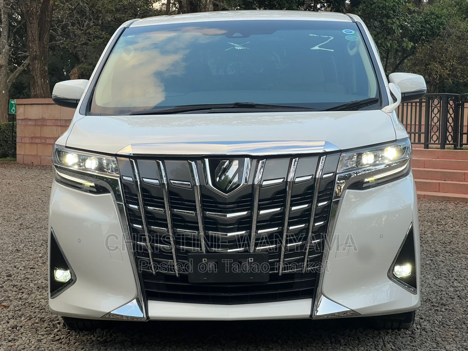 Toyota Alphard 3
