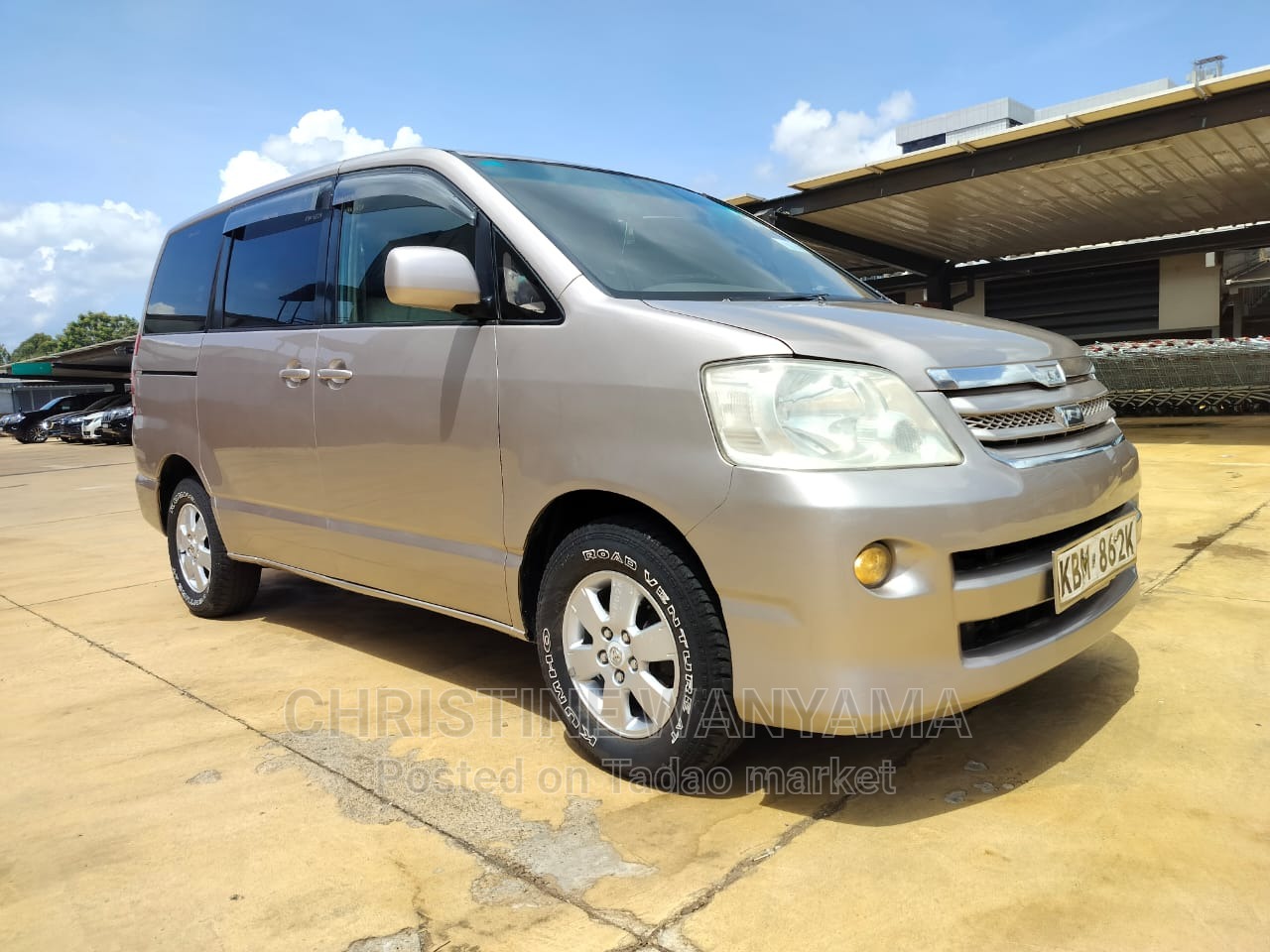 TOYOTA NOAH 3