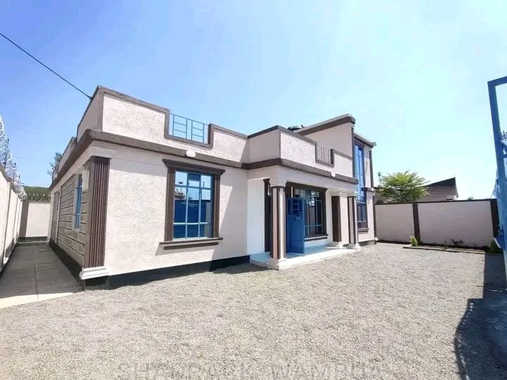 Flat-Roof 4Bedroom All Ensuite House 3