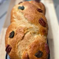 Kozunak met Groene Vijgen en Pecannoten
