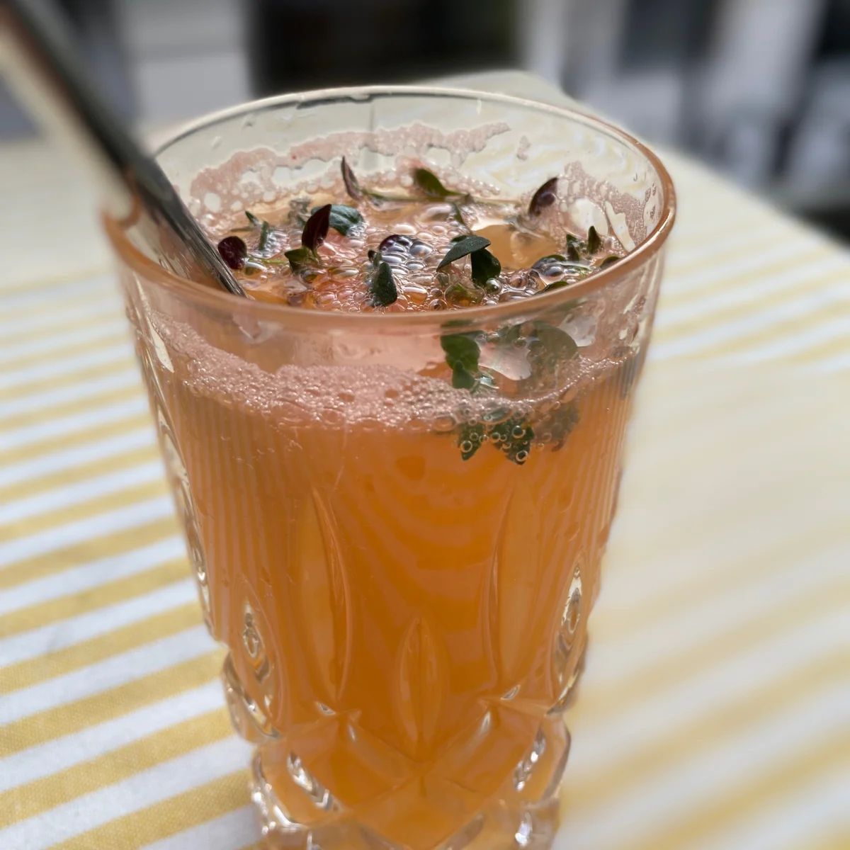 Refreshing Lemon Thyme Mocktail Recipe - Rocely