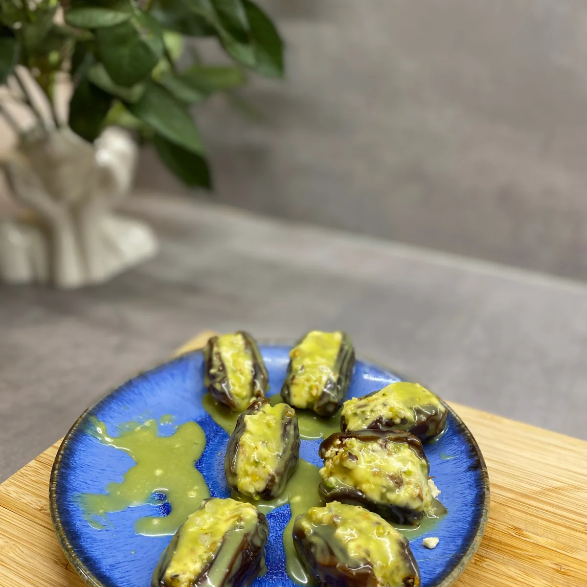 Dates with Pistachio and Mascarpone Recipe - Rocely