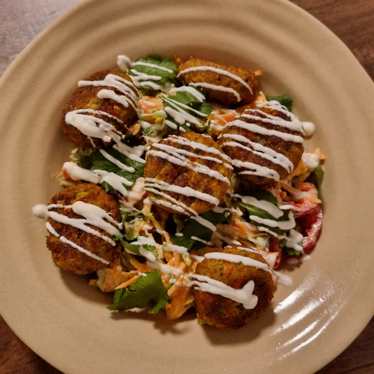 Fresh Salad with Yogurt Dressing and Quinoa Balls Recipe - Rocely