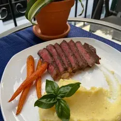 Steak with Mashed Potatoes Recipe - Rocely