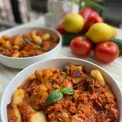 Gnocchis croustillants au thon et sauce tomate-légumes