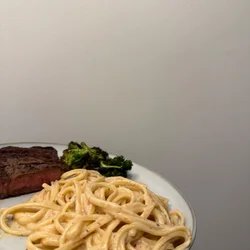 Pasta Cremosa con Bistec