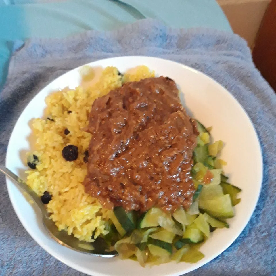 Persian Rice with Onion Sauce Recipe - Rocely