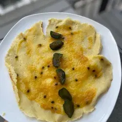 Panqueques Dulces con Puré de Mango y Maracuyá
