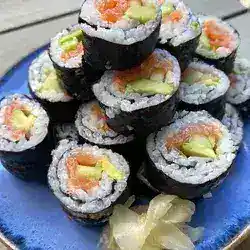 Hausgemachte Sushi-Rollen