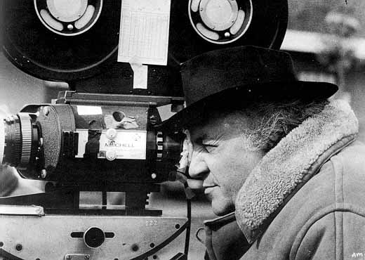 Registi italiani famosi - Federico Fellini con la cinepresa
