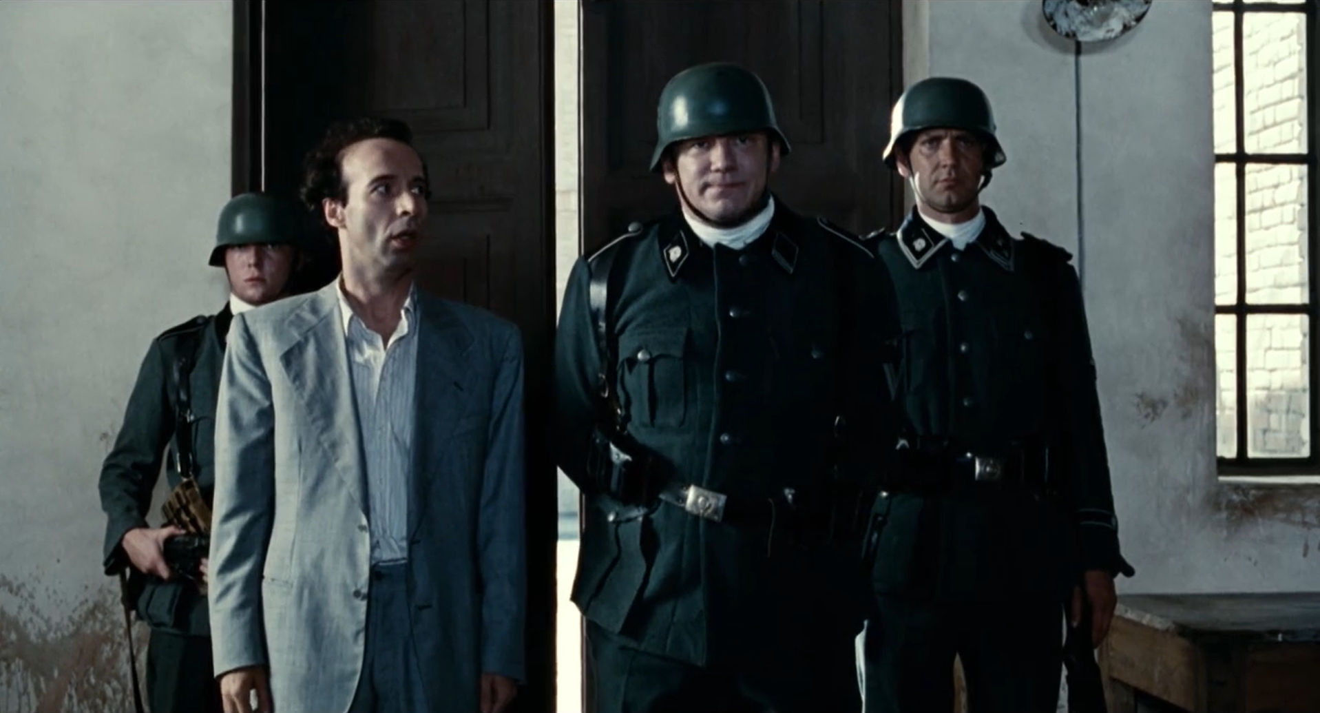 La vita è bella - Frame del film - Traduttore campo