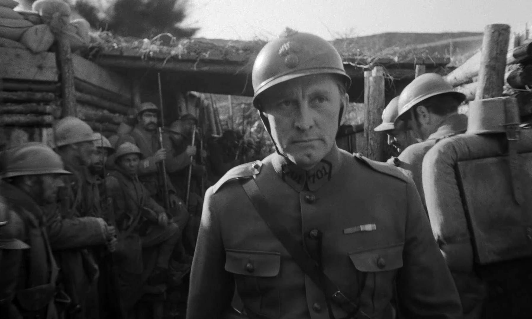 Il piano medio: Frame del film Orizzonti di gloria