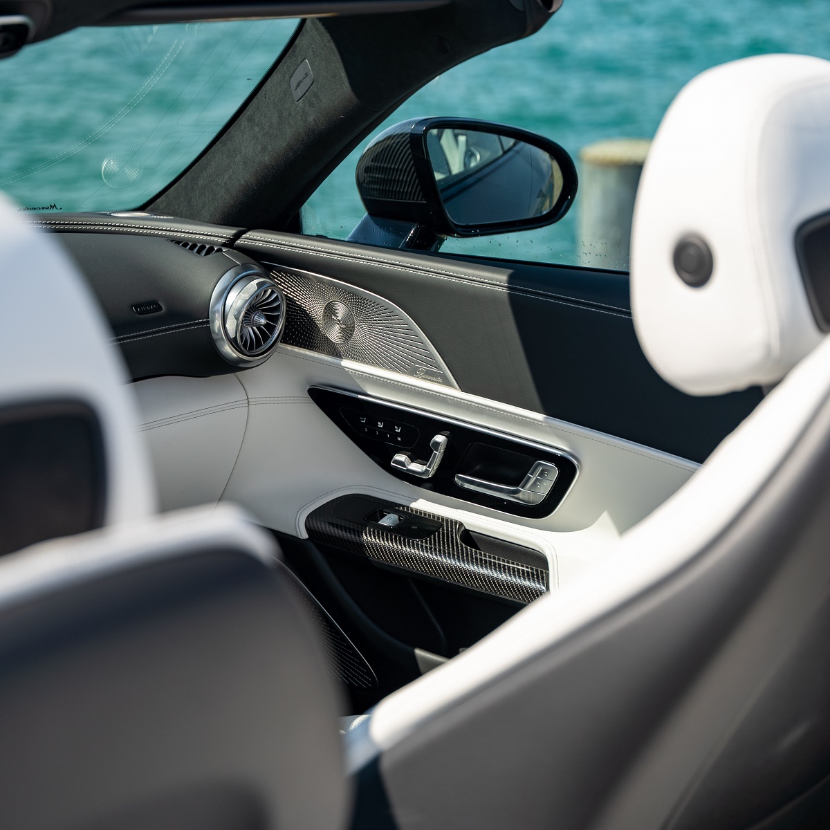 Top 5 des voitures de luxe à louer à Paris pour une occasion spéciale