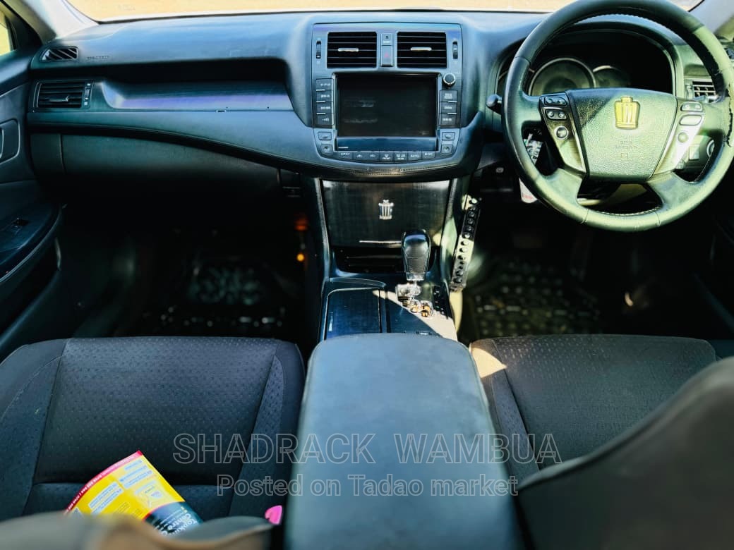 Toyota crown athlete 3