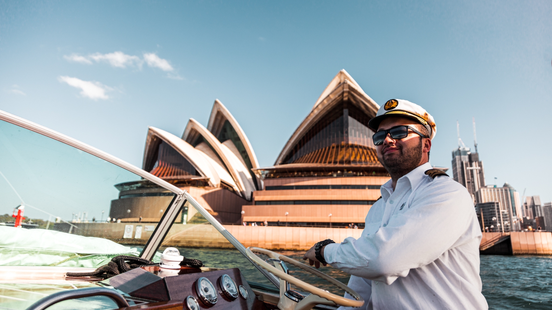 Cruzeiro pelo Porto de Sydney com almoço gourmet - MV Bel
