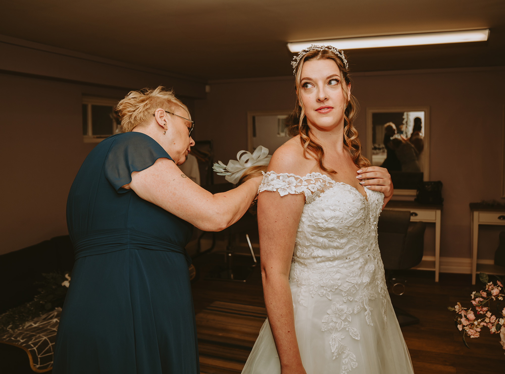 bridal prep, Cheshire wedding photograher