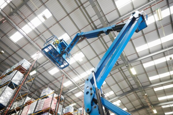 Bridge Cranes VS. Warehouse Cranes: Key Features 