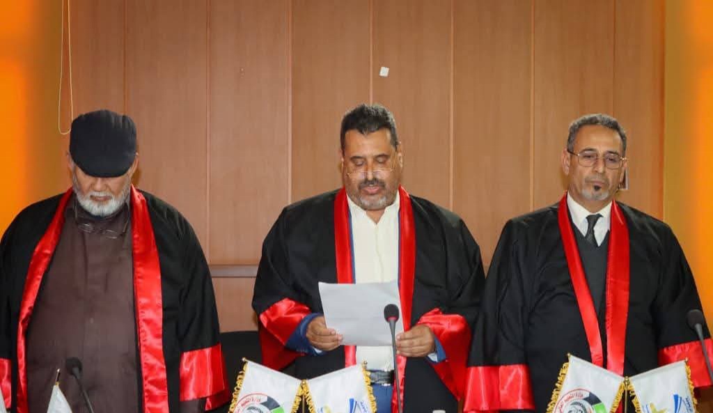 مناقشة رسالة ماجستير بكلية الاقتصاد والعلوم السياسية بجامعة الزيتونة.