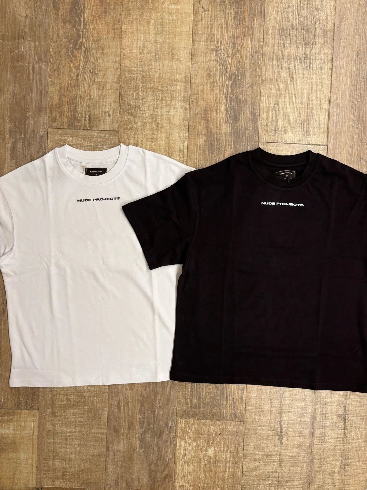 Imagen del producto CHERRY TEE BLACK 🍒🔥 ( L , M )
