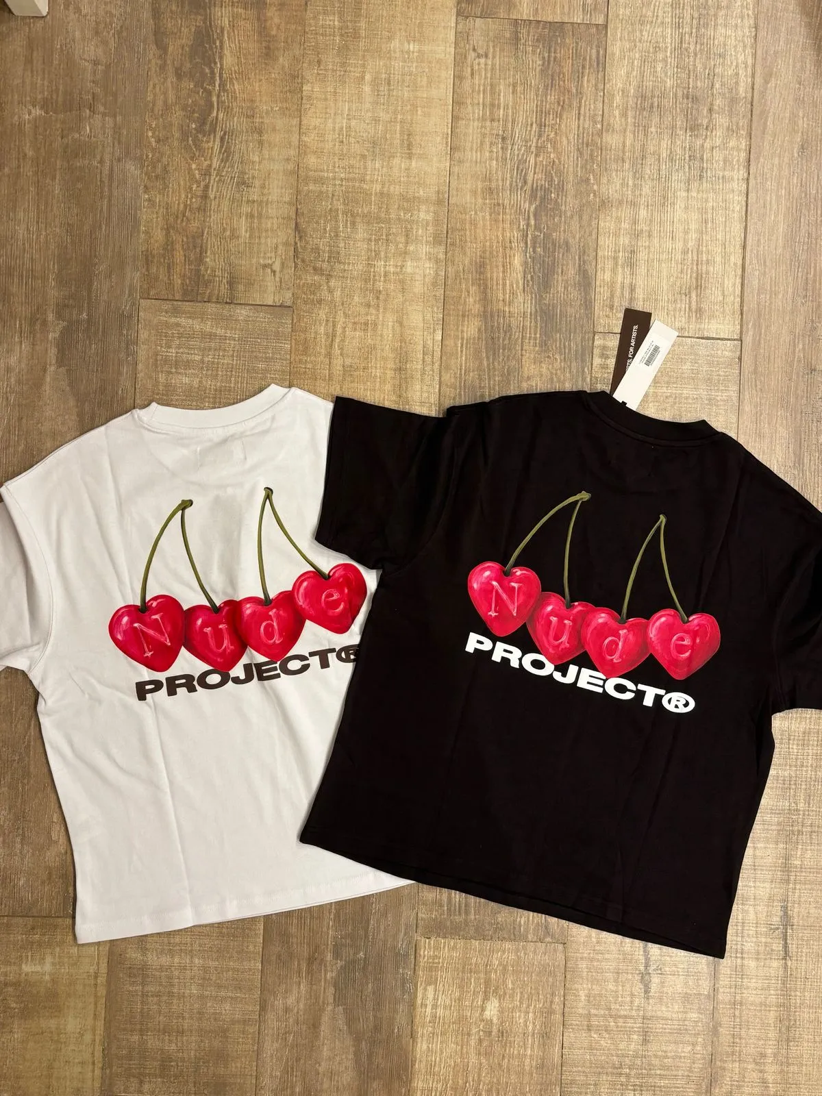 Imagen del producto CHERRY TEE WHITE 🍒🔥 ( M )
