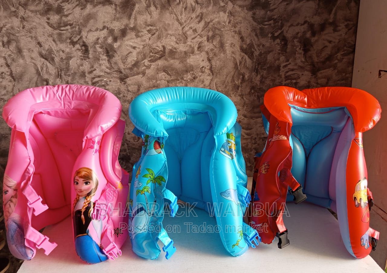 Inflatable swimming jackets 2